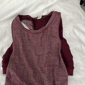 Size 4 Lululemonn tank top with built in bra!!